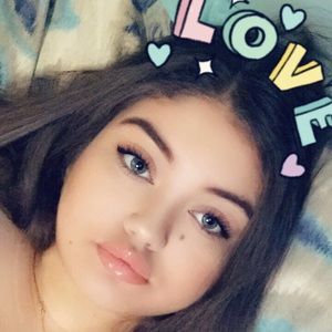 Meet your Posher, Adrianna